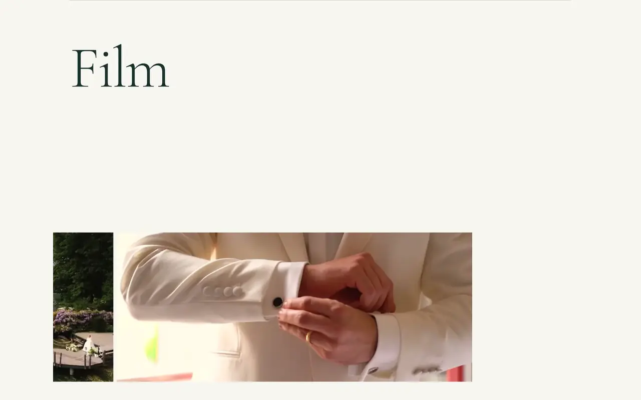 Ausschnitt aus einem Entwurf für einen Hochzeitsfilmer: heller Hintergrund, der Titel Film in feiner Serifenschrift, darunter ein Filmstreifen aus Standbildern